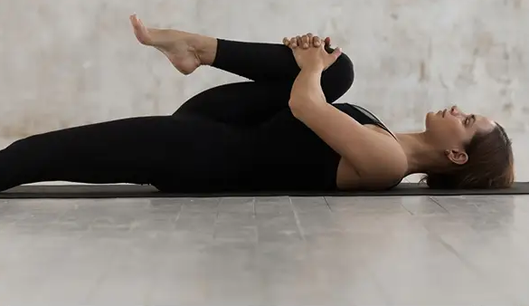 بهترین حرکات یوگا برای درد پا و زانو درد
