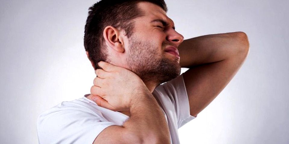12 حرکت یوگا برای گردن درد