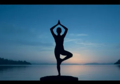 تأثیر یوگا بر تمرکز و انرژی | چرا ۱۰ دقیقه یوگا ذهنتان را شارژ می‌کند؟